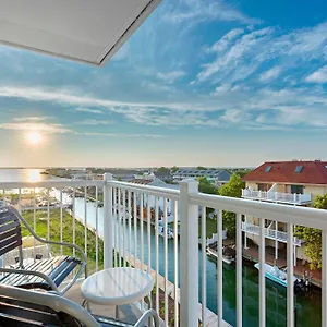 Hotel Fairfield & By Marriott Ocean